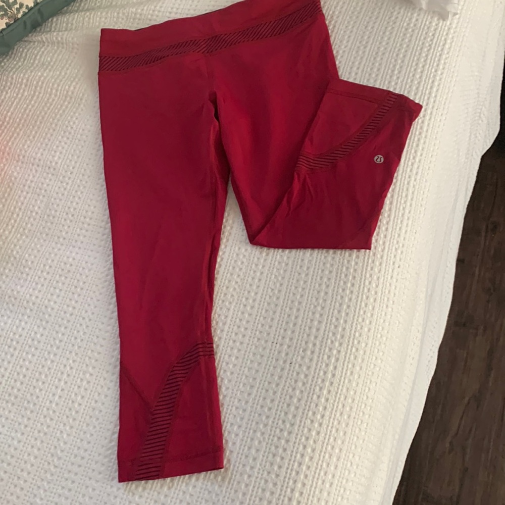 EUC Lulu Lemon Crop Pants Size 8 - Picture 2 of 3